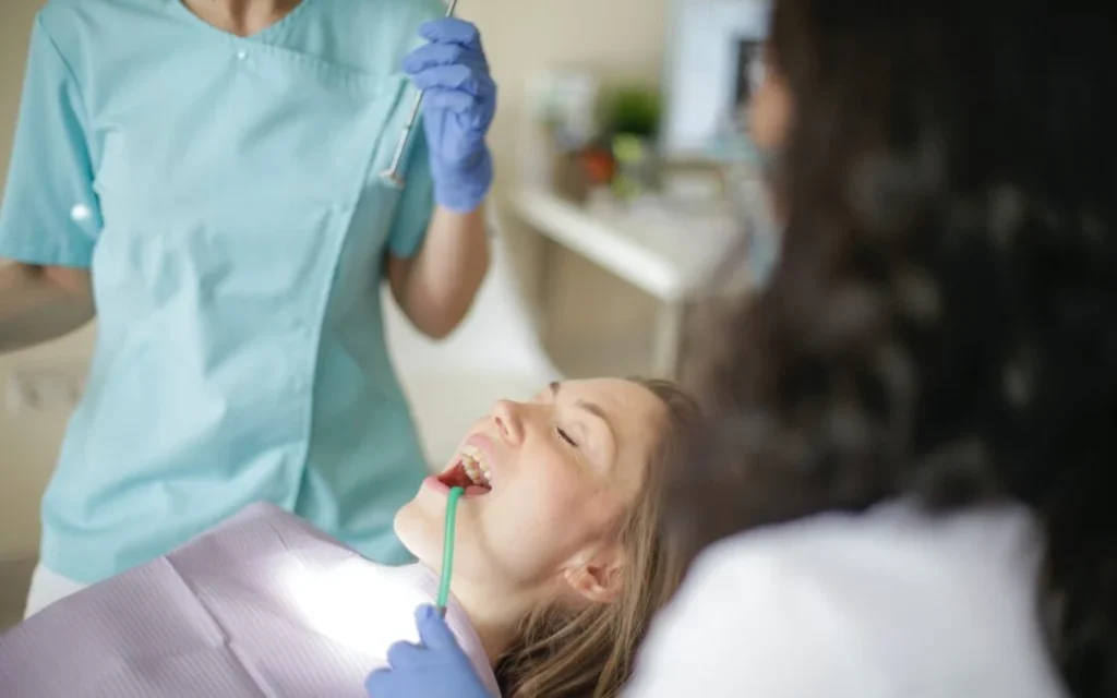 How Dentists Spot Cracks Henley
